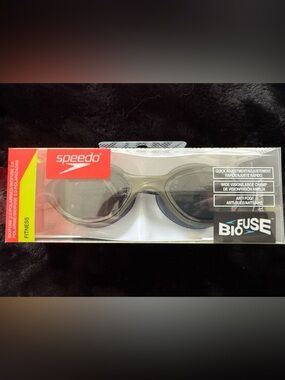 Speedo Biofuse 2.0 Polarized Swim Fitness Goggles - New in Box